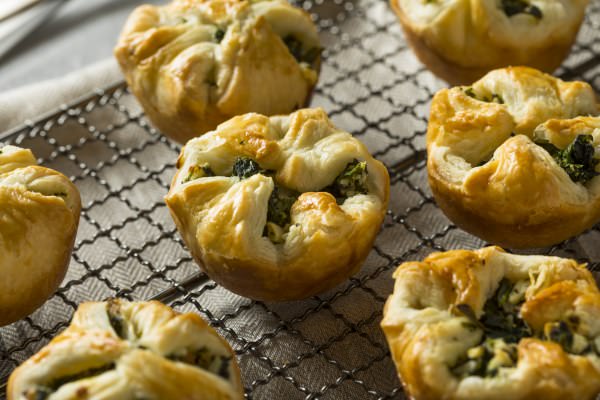 Blätterteigpastete mit Brokkoli und Räuchertofu - Culinaria Vegan